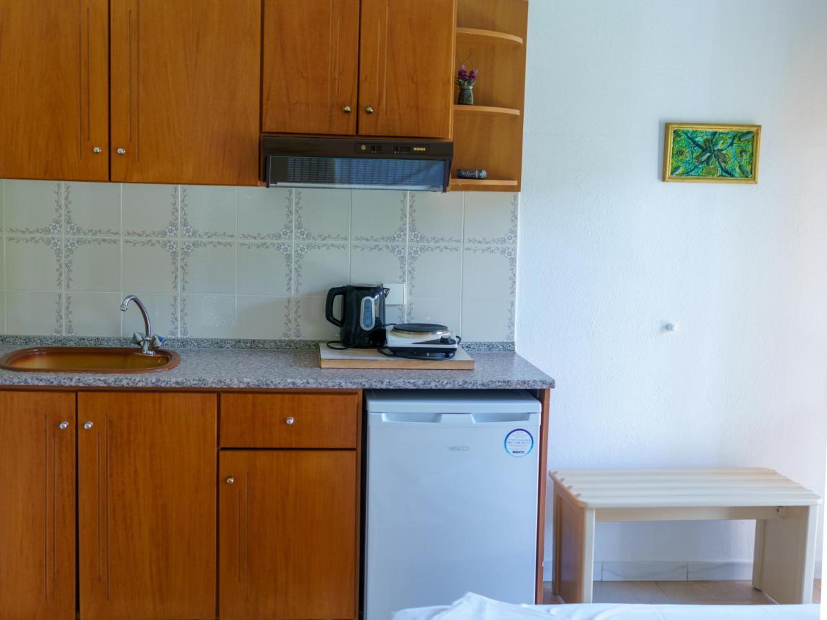 Achilleas Apartments Paralia Skotinis Exterior photo